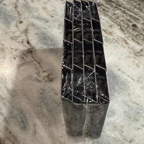 NewYves Saint Laurent Berry Crush Eau de Parfum Sample pack of 16- Red and Black - Picture 3 of 4